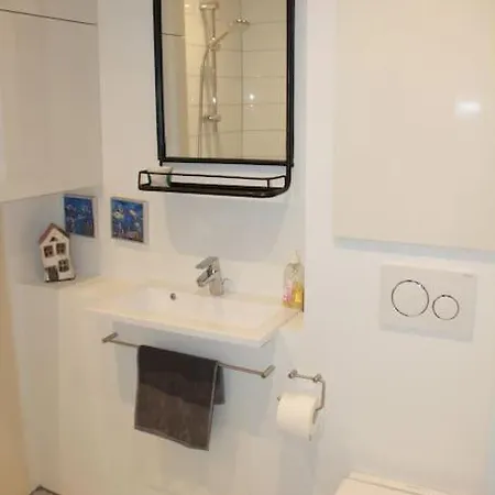 Anneks Med Eget Toilet Og Bad - Gratis Parkering Apartment *