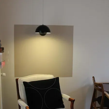 Anneks Med Eget Toilet Og Bad - Gratis Parkering Daire