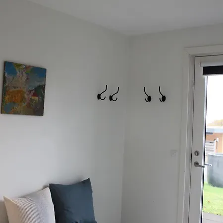 アパート Anneks Med Eget Toilet Og Bad - Gratis Parkering ホーセンス
